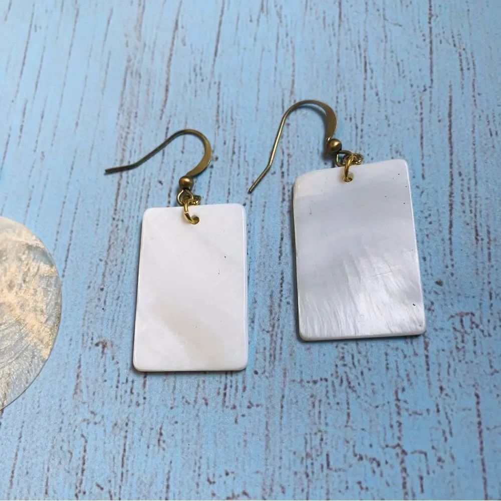 Shell and Pearl Earring Bundle‎ - Picture 3 of 5